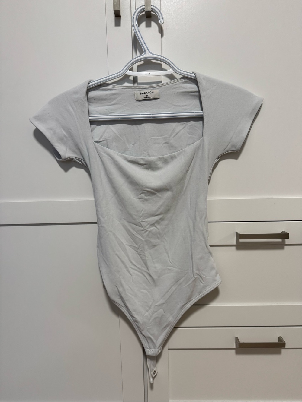 Aritzia Babaton Light Gray Square Neck Short Sleeve Bodysuit